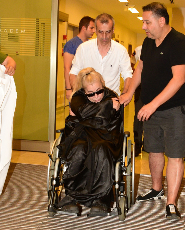 Zerrin Özer harekete geçti Çekişmeli olacak Zerrin Özer harekete geçti Çekişmeli olacak