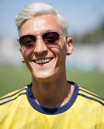 Mesut Özilin yeni imajı şaşırttı