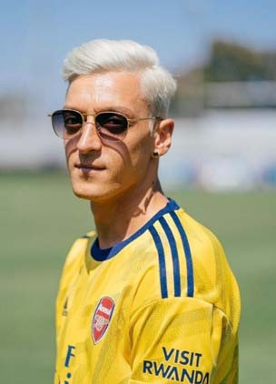 Mesut Özilin yeni imajı şaşırttı