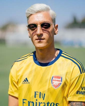 Mesut Özilin yeni imajı şaşırttı