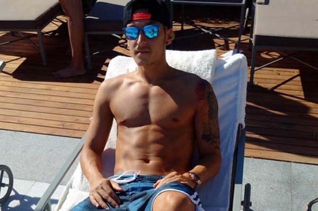 Mesut Özilin yeni imajı şaşırttı