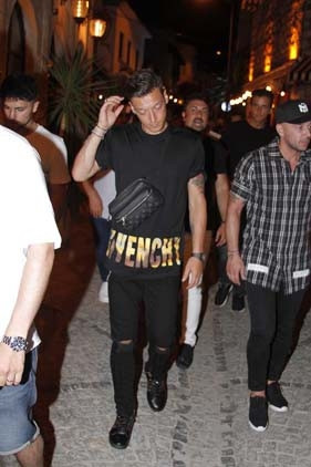 Mesut Özilin yeni imajı şaşırttı