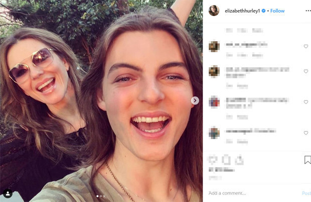 ANNESİNİN OYNADIĞI DİZİDE KAMERA KARŞISINA GEÇTİ