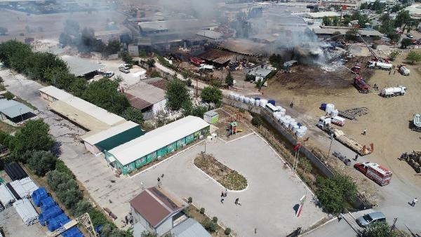 İzmirde palet fabrikasında yangın