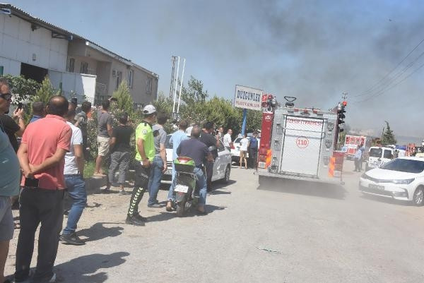 İzmirde palet fabrikasında yangın