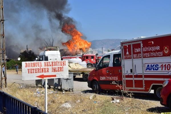 İzmirde palet fabrikasında yangın
