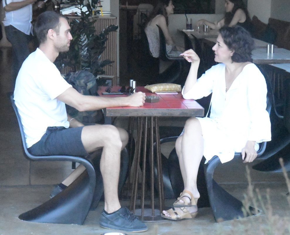 Meltem Hanım rahatsız oluyor