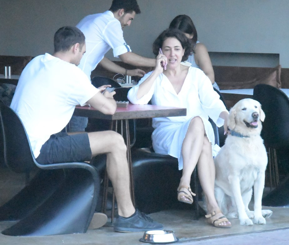 Meltem Hanım rahatsız oluyor