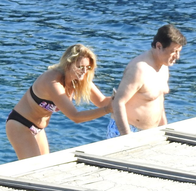 Coşkun Sabah eski eşiyle tatile çıktı Ortalık karıştı...