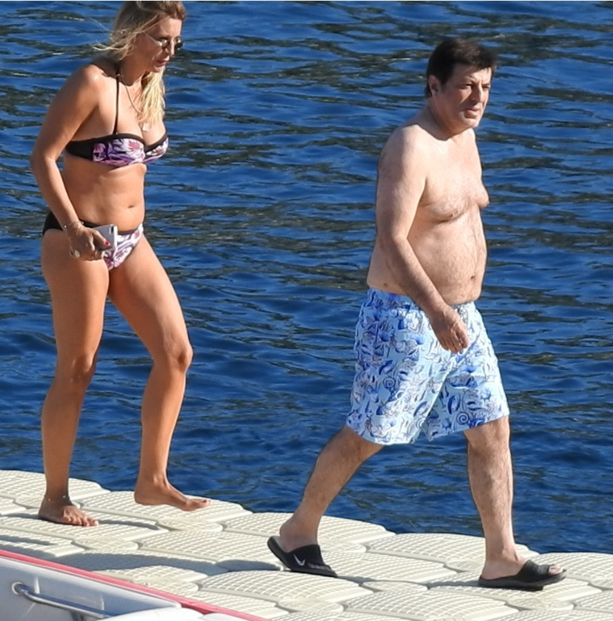 Coşkun Sabah eski eşiyle tatile çıktı Ortalık karıştı...