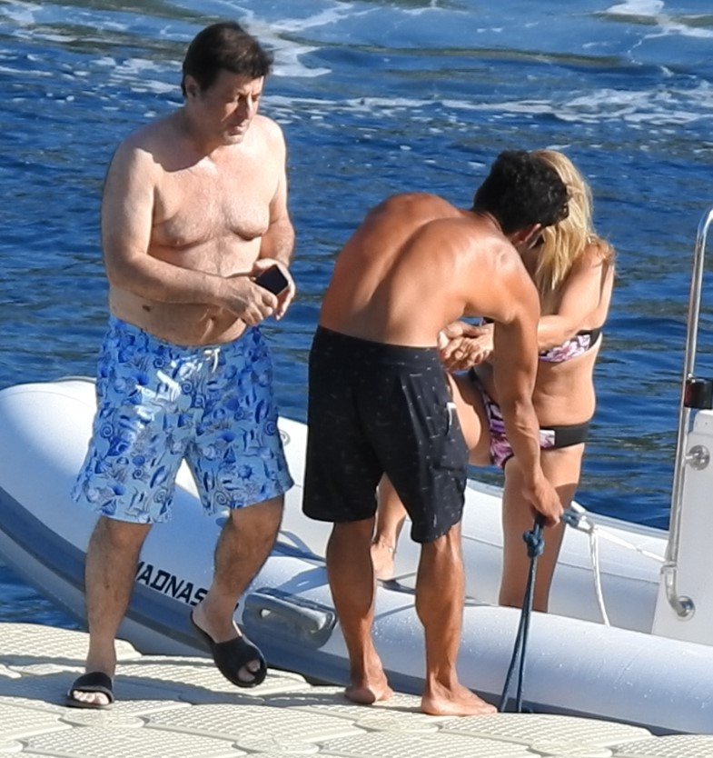 Coşkun Sabah eski eşiyle tatile çıktı Ortalık karıştı...