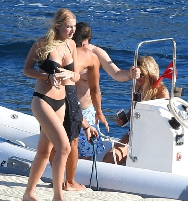 Coşkun Sabah eski eşiyle tatile çıktı Ortalık karıştı...