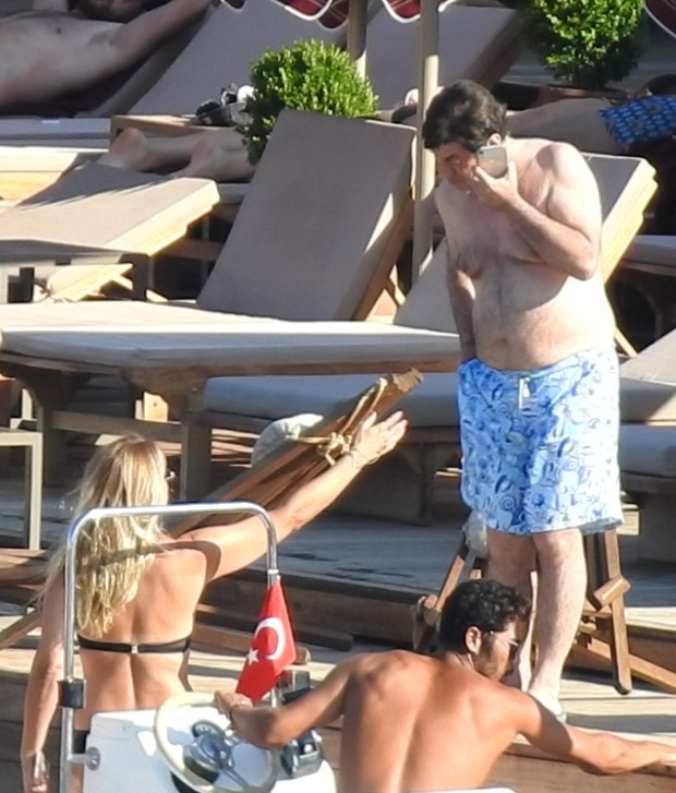 Coşkun Sabah eski eşiyle tatile çıktı Ortalık karıştı...