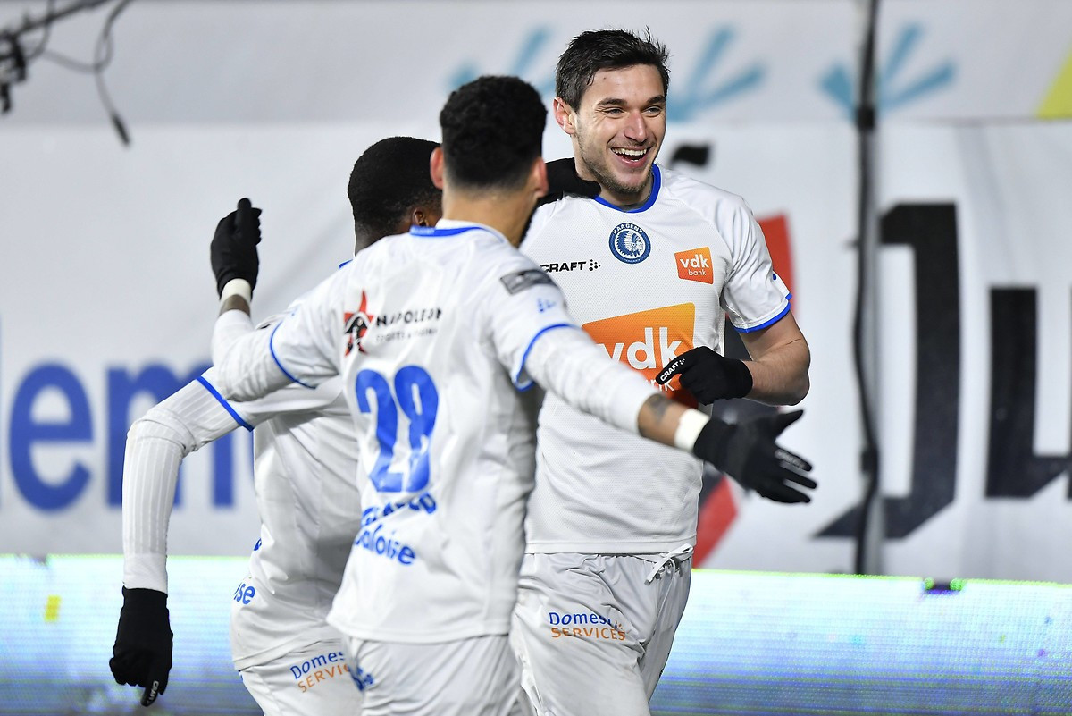 Galatasaraydan flaş transfer hamlesi Radamel Falcaonun ardından...