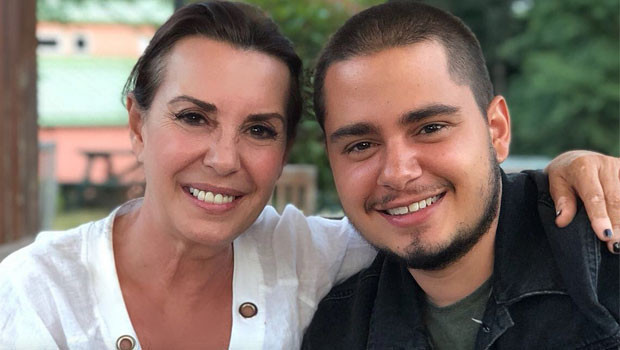 Annesini gururlandırdı Perihan Savaş’a oğlundan jest Annesini gururlandırdı Perihan Savaş’a oğlundan jest