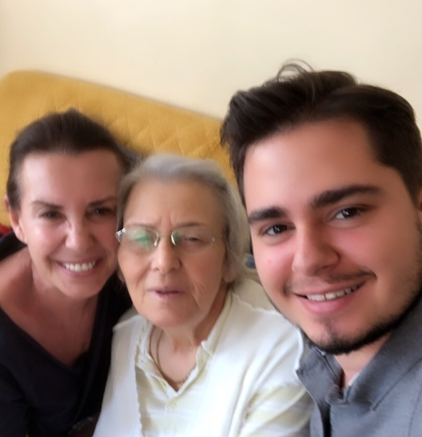 Annesini gururlandırdı Perihan Savaş’a oğlundan jest Annesini gururlandırdı Perihan Savaş’a oğlundan jest