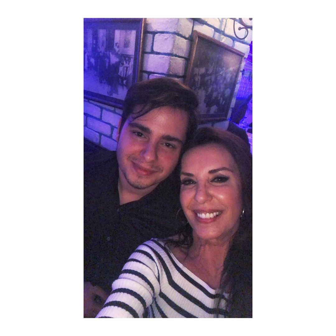 Annesini gururlandırdı Perihan Savaş’a oğlundan jest Annesini gururlandırdı Perihan Savaş’a oğlundan jest