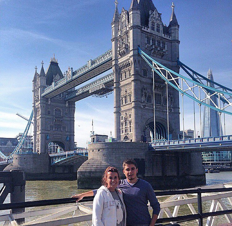 Annesini gururlandırdı Perihan Savaş’a oğlundan jest Annesini gururlandırdı Perihan Savaş’a oğlundan jest