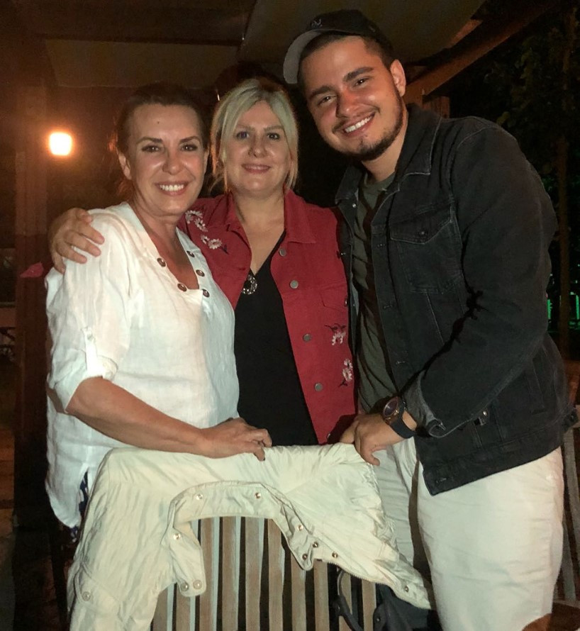 Annesini gururlandırdı Perihan Savaş’a oğlundan jest Annesini gururlandırdı Perihan Savaş’a oğlundan jest