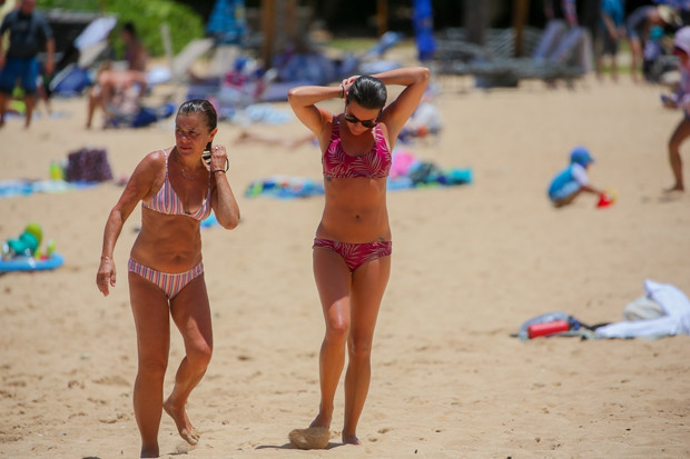 Eşi yoktu annesiyle yüzdü