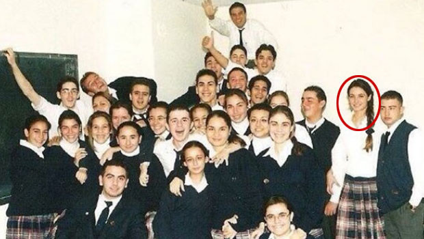 Yeni yaşını kaybettiği babasıyla kutladı... Onu tanıdınız mı Yeni yaşını kaybettiği babasıyla kutladı... Onu tanıdınız mı