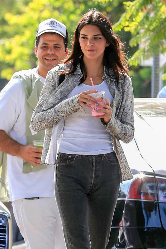 Tuvalet sırası bekledi