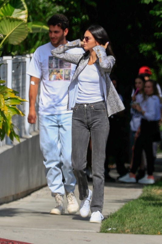 Tuvalet sırası bekledi