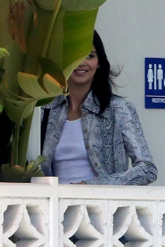 Tuvalet sırası bekledi