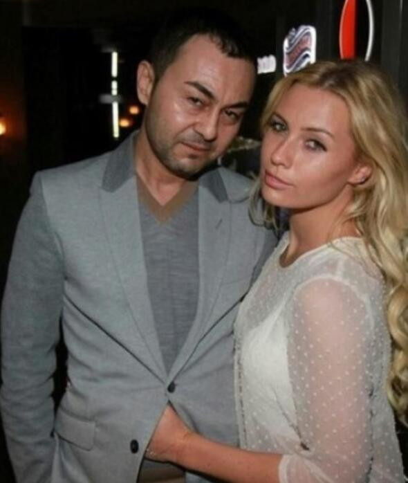 Chloe Loughnan, Ortaçı hayatından çıkardı