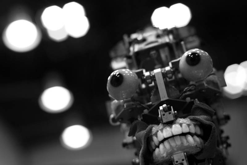 Striptizci robotlar sahnede