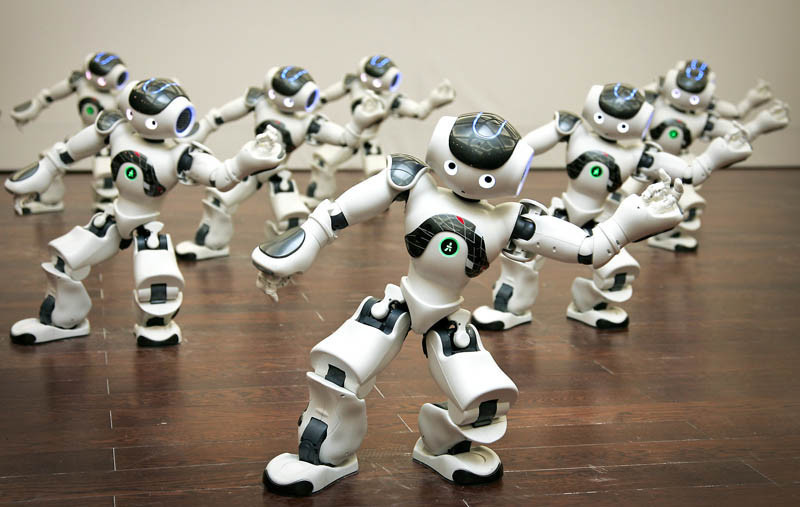 Striptizci robotlar sahnede