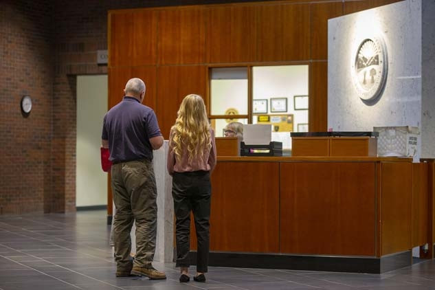 Bebeğini diri diri yaktı Duruşma salonuna böyle geldi