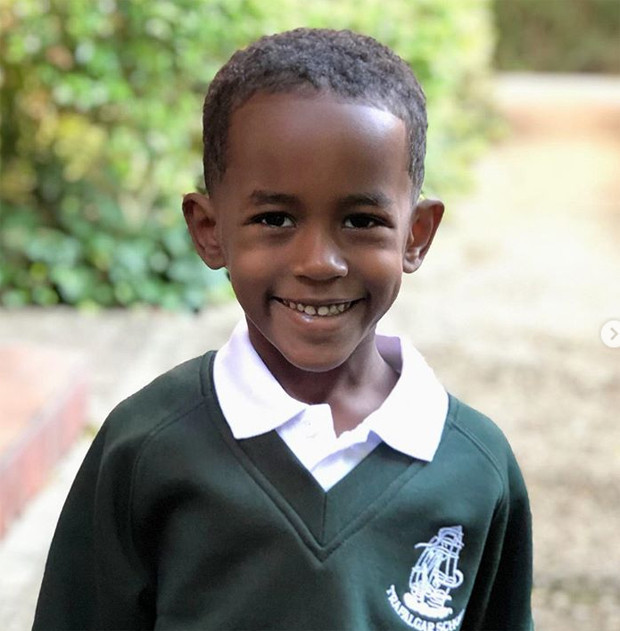 Azur Beyin okulda ilk günü: O da Londrada okuyor