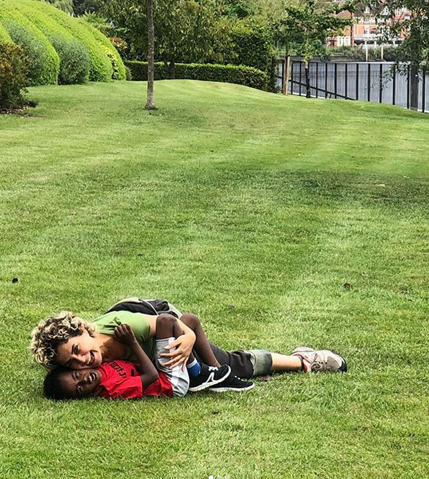 Azur Beyin okulda ilk günü: O da Londrada okuyor