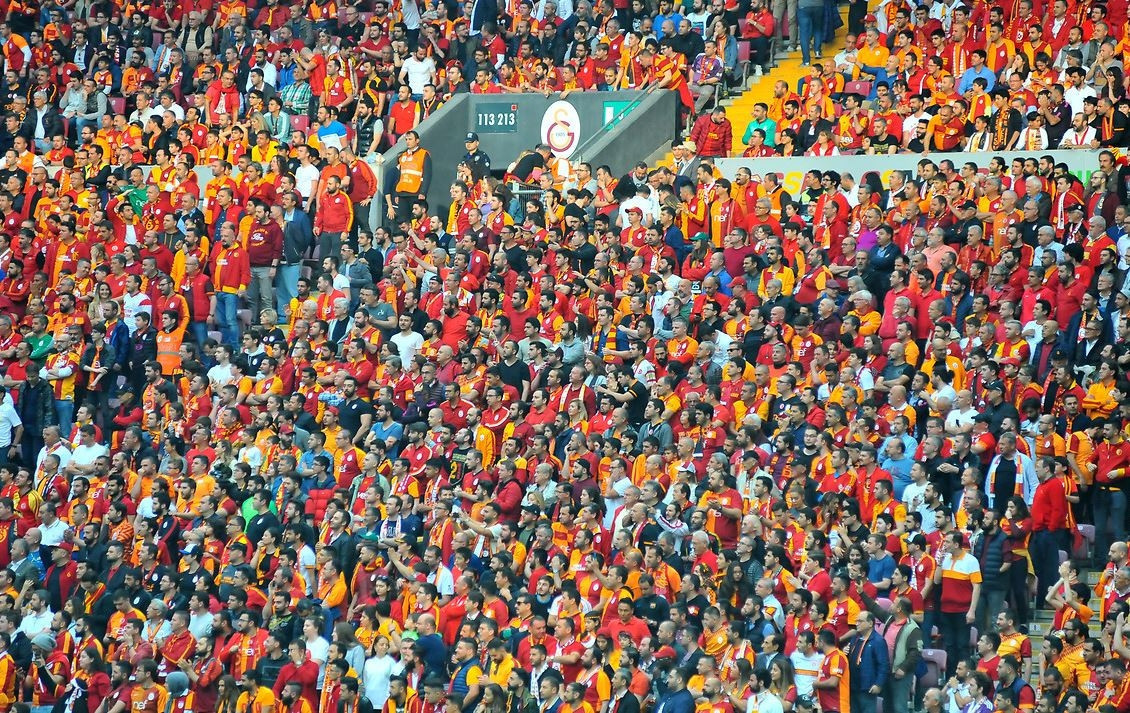 Galatasaraydan tarihi karar TT Stadyumunda...