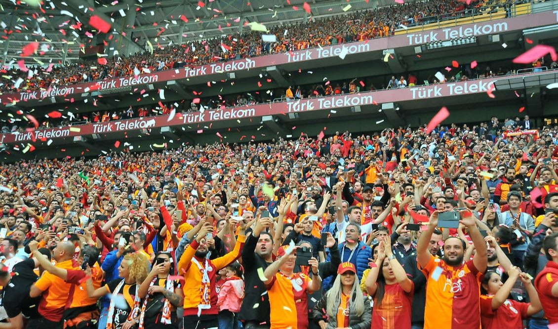 Galatasaraydan tarihi karar TT Stadyumunda...