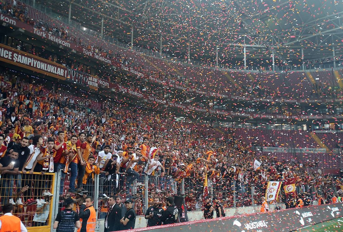 Galatasaraydan tarihi karar TT Stadyumunda...