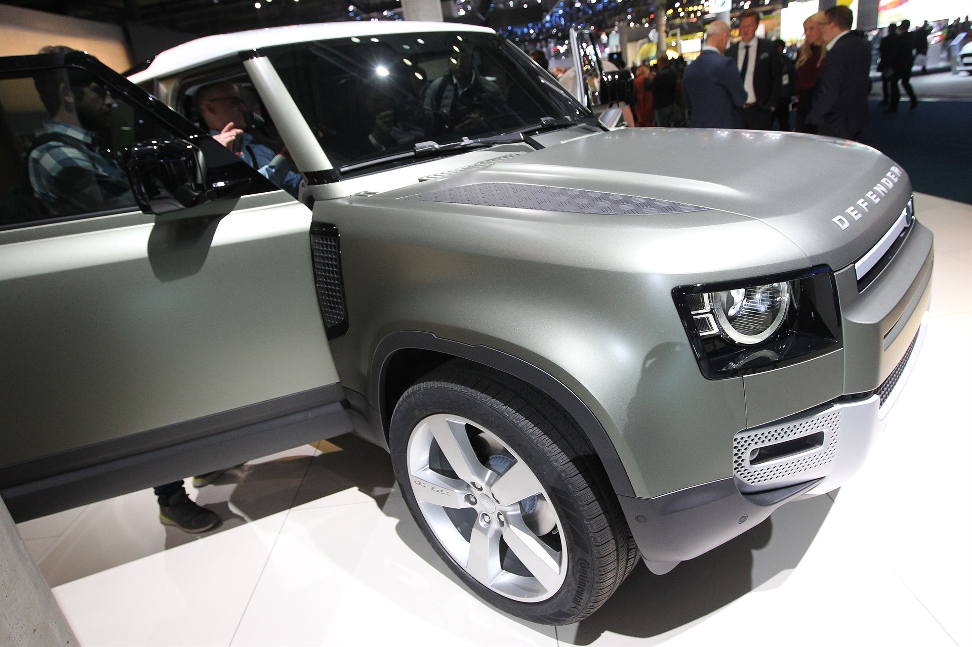 Dev fuara sayılı günler kaldı İşte yeni otomobillerin ilk görüntüleri