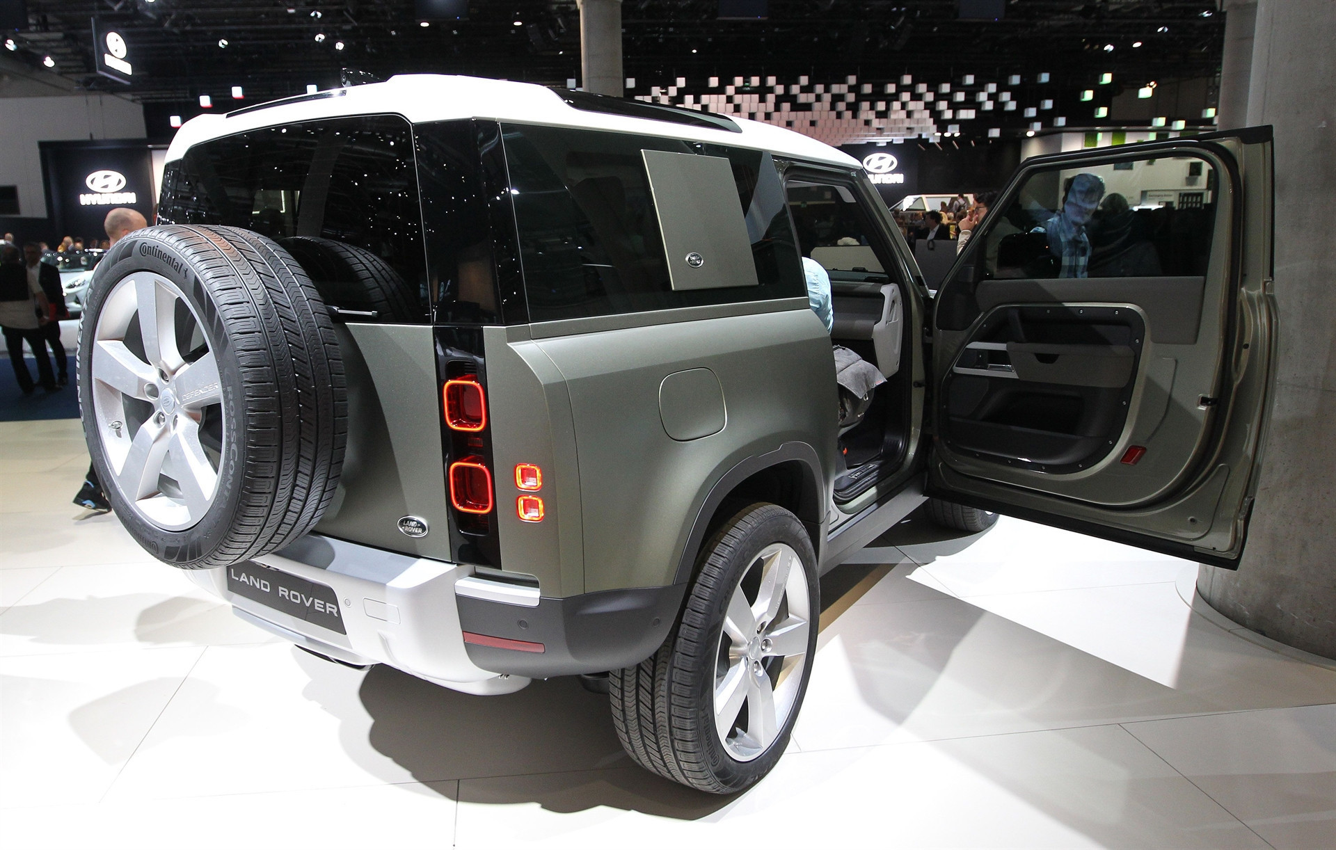 Dev fuara sayılı günler kaldı İşte yeni otomobillerin ilk görüntüleri