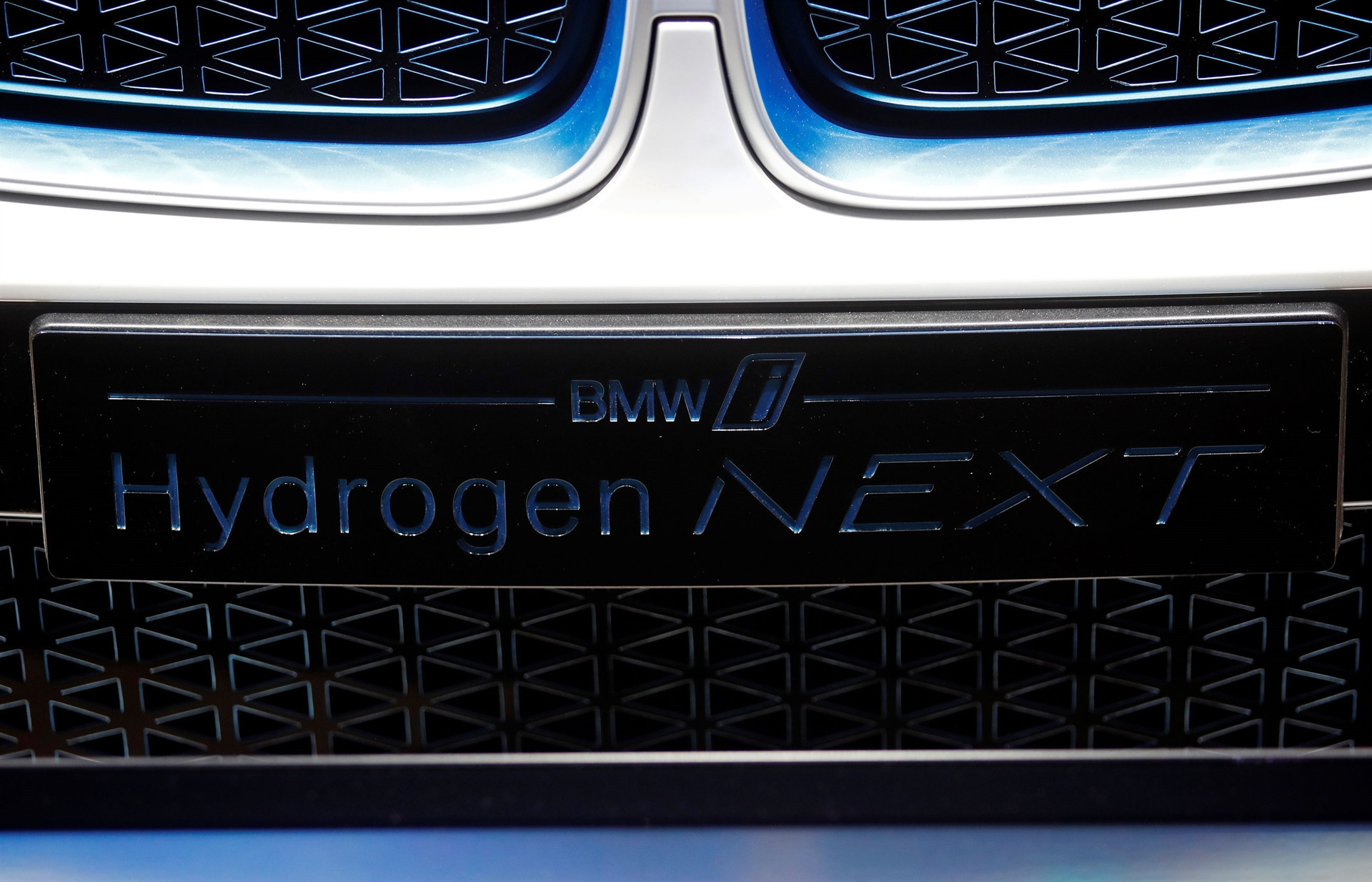 Dev fuara sayılı günler kaldı İşte yeni otomobillerin ilk görüntüleri