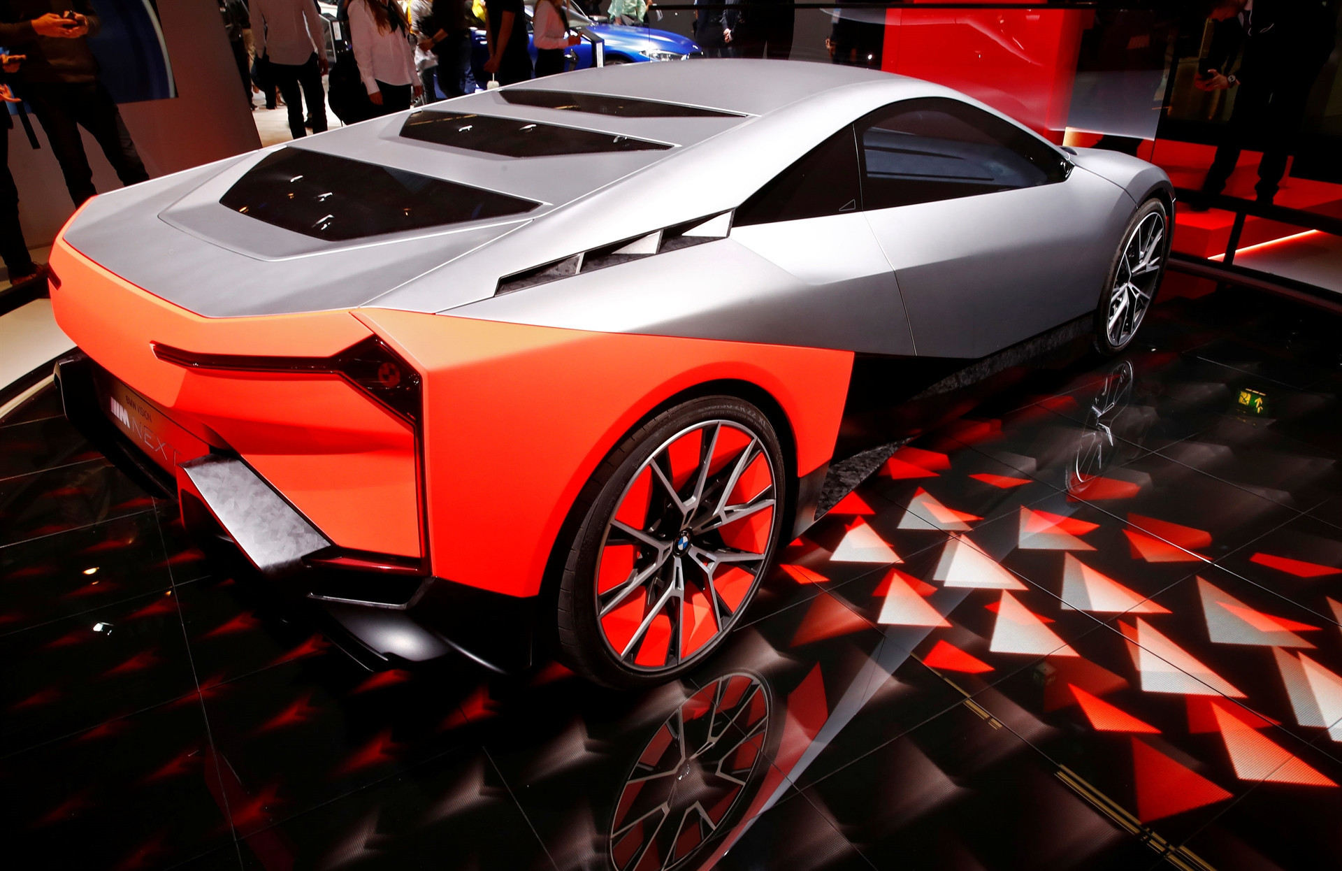 Dev fuara sayılı günler kaldı İşte yeni otomobillerin ilk görüntüleri