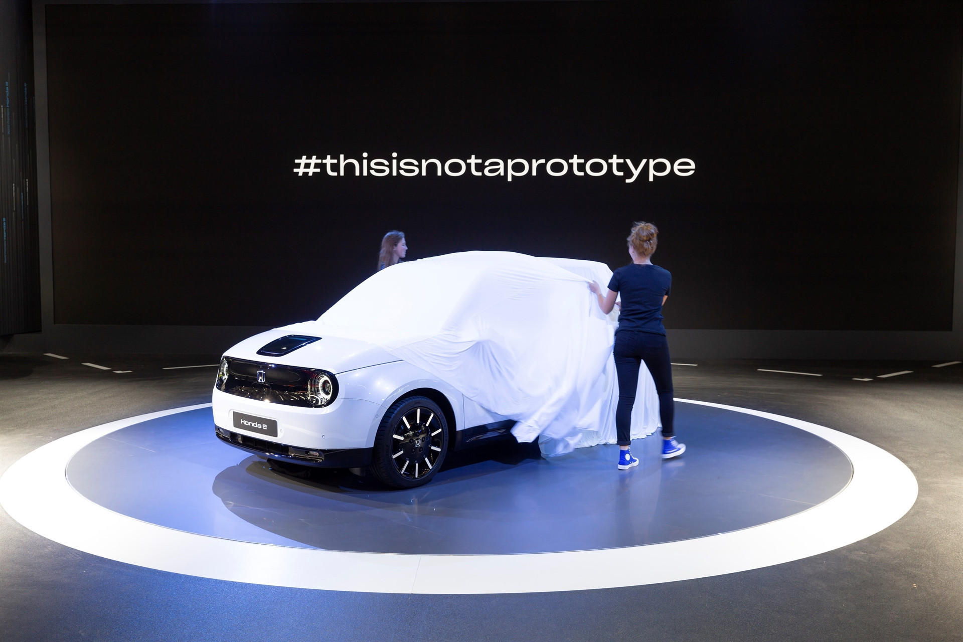 Dev fuara sayılı günler kaldı İşte yeni otomobillerin ilk görüntüleri