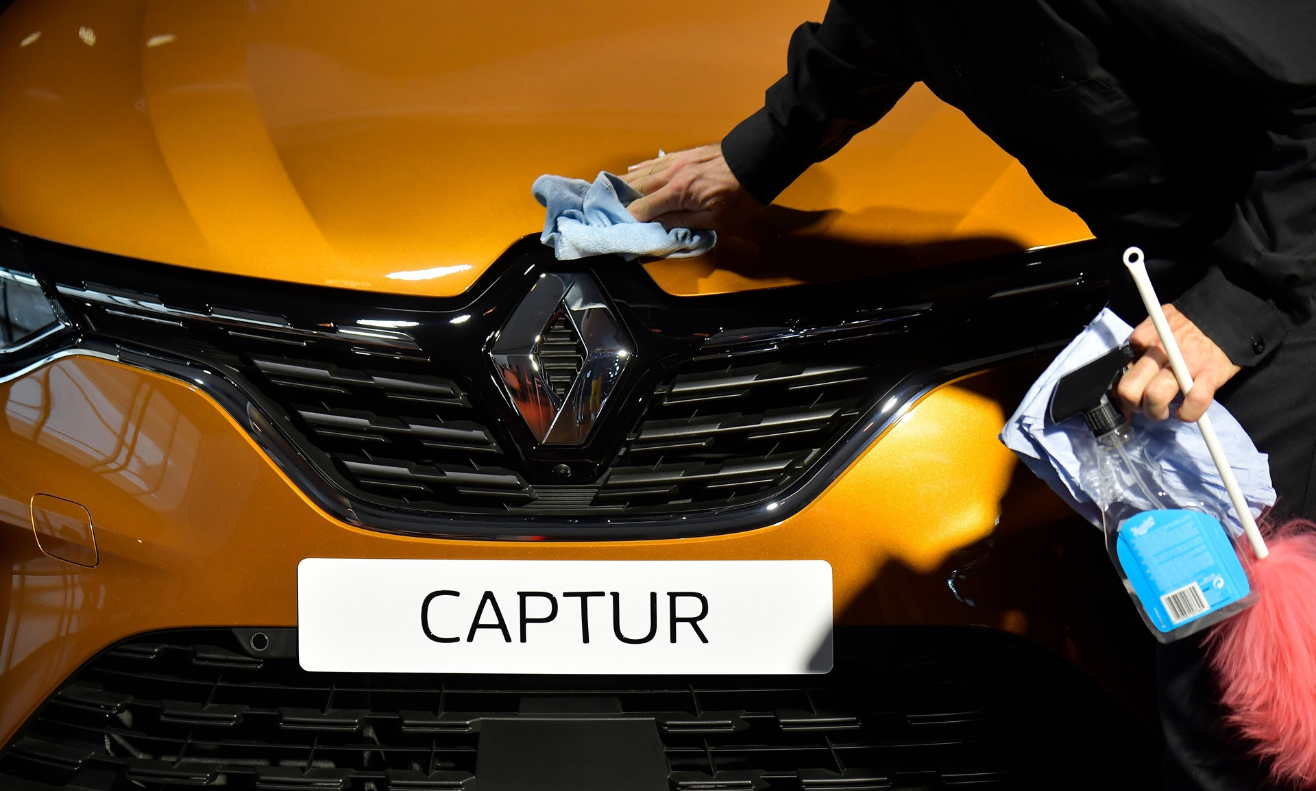 Dev fuara sayılı günler kaldı İşte yeni otomobillerin ilk görüntüleri