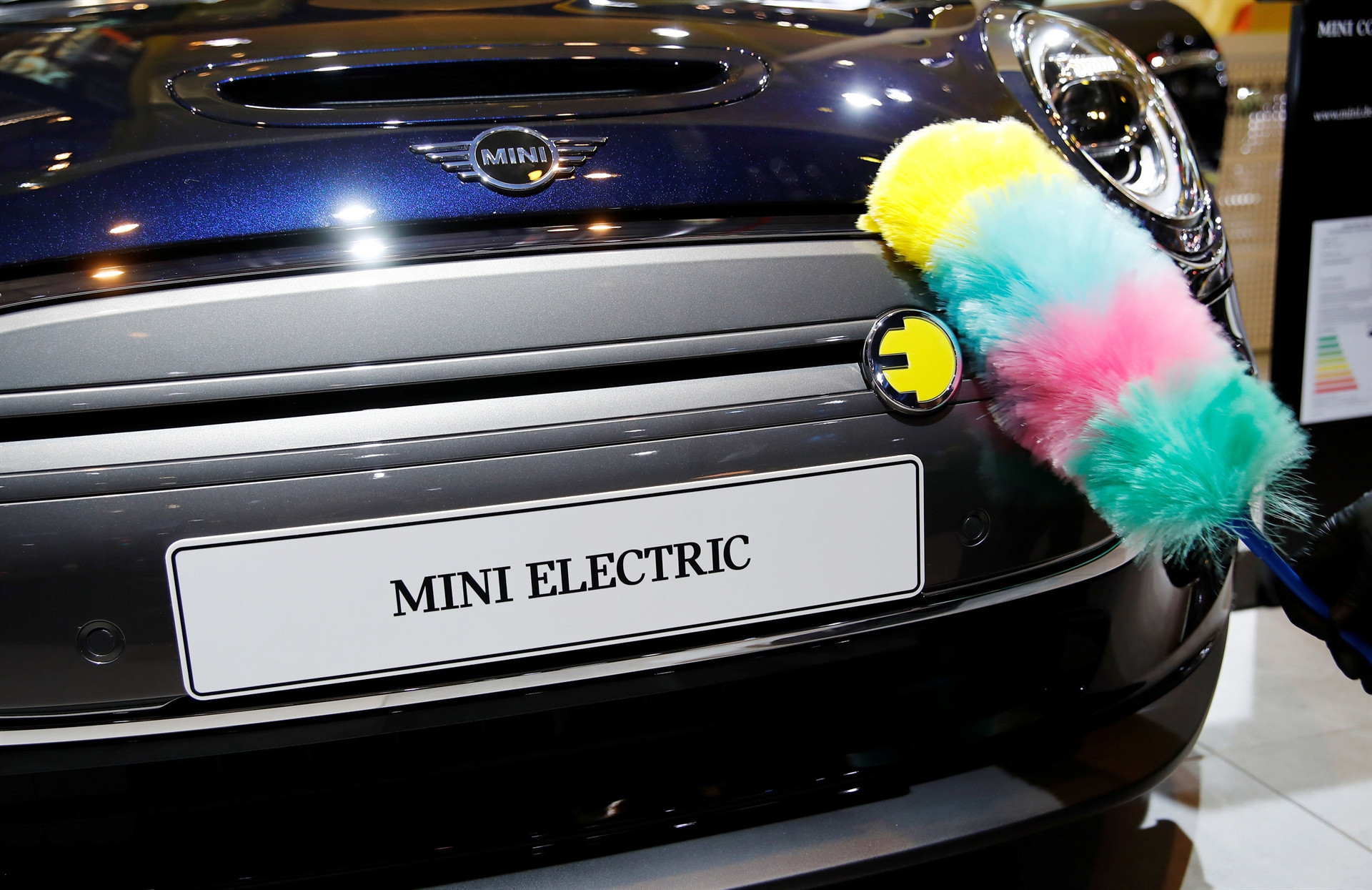 Dev fuara sayılı günler kaldı İşte yeni otomobillerin ilk görüntüleri