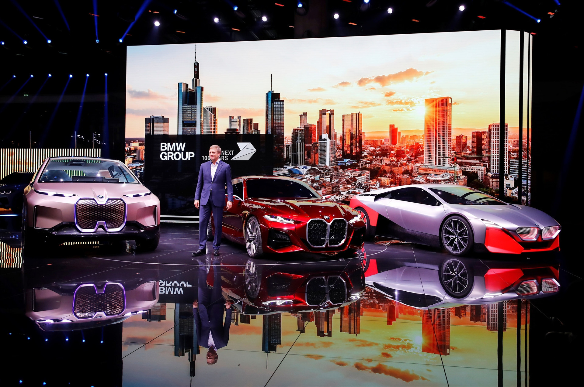 Dev fuara sayılı günler kaldı İşte yeni otomobillerin ilk görüntüleri