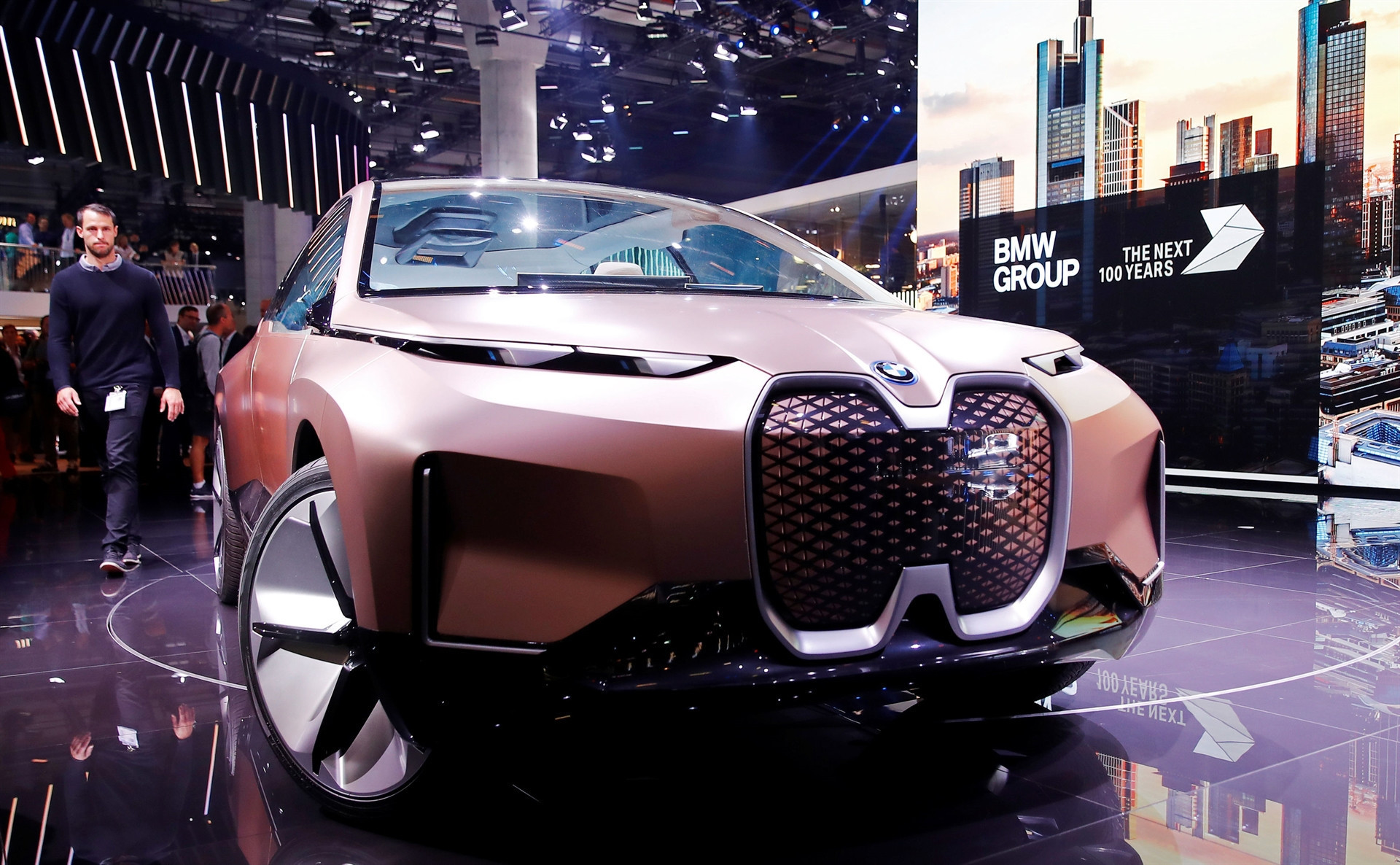 Dev fuara sayılı günler kaldı İşte yeni otomobillerin ilk görüntüleri