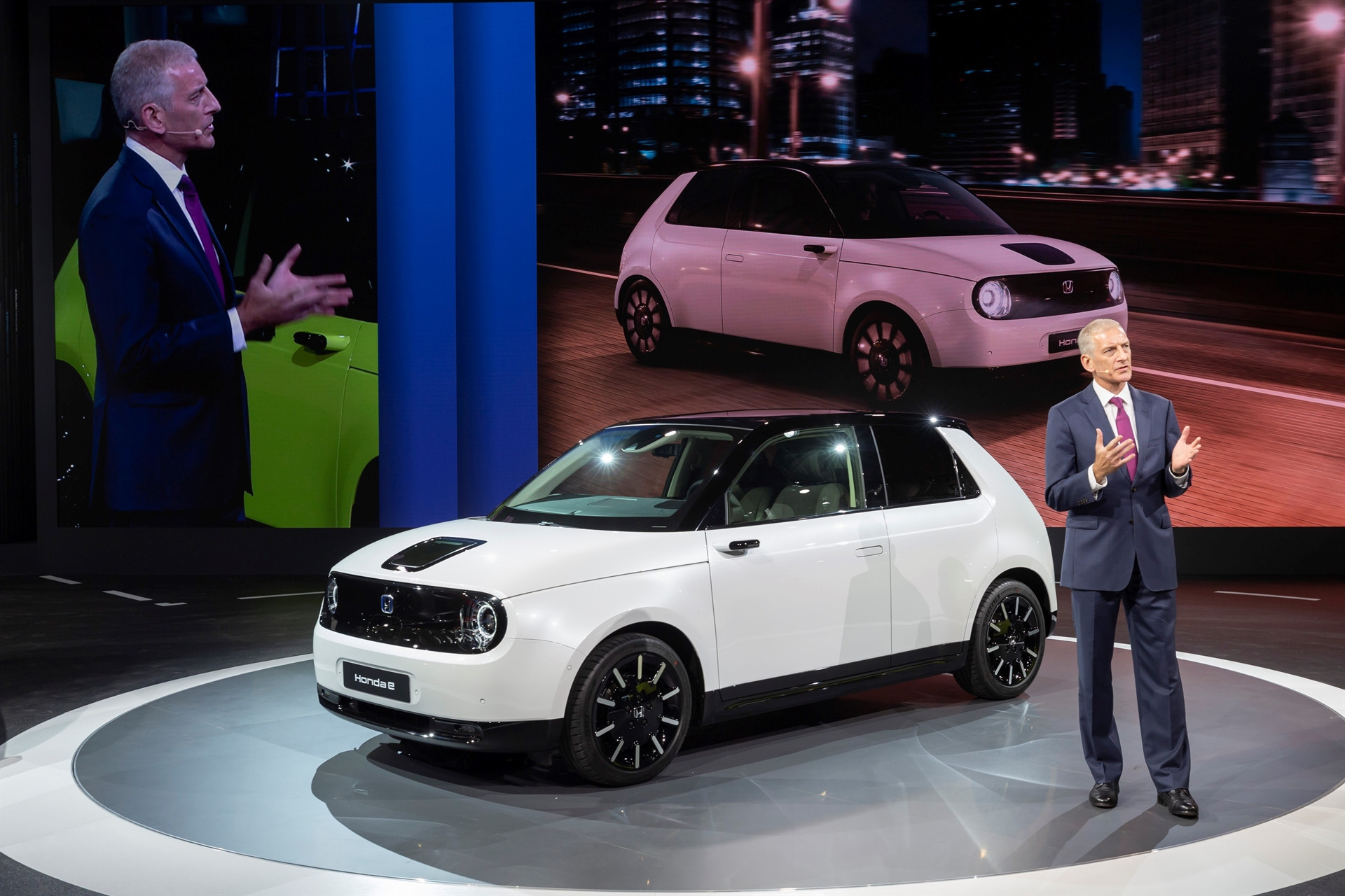 Dev fuara sayılı günler kaldı İşte yeni otomobillerin ilk görüntüleri