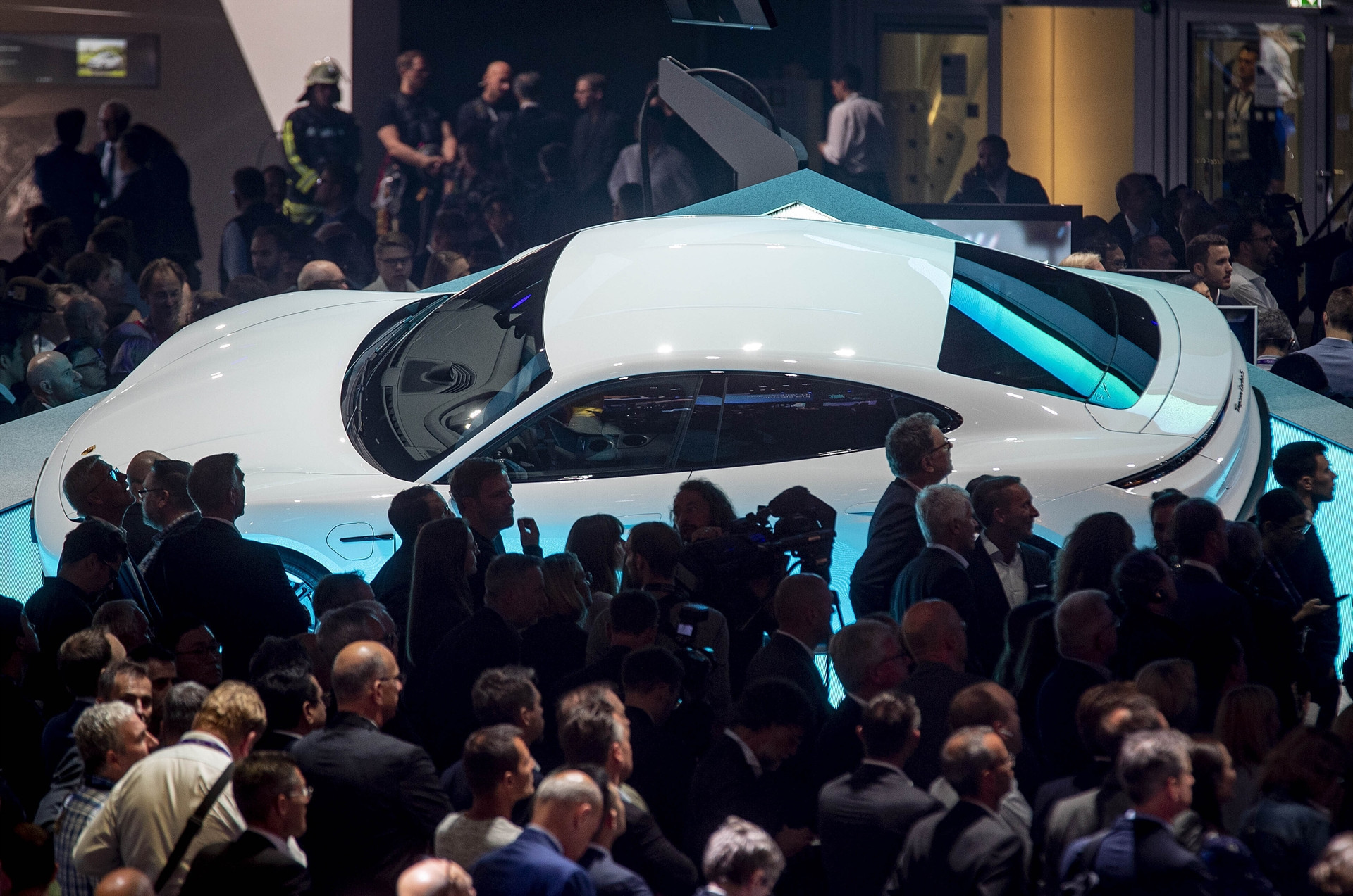 Dev fuara sayılı günler kaldı İşte yeni otomobillerin ilk görüntüleri