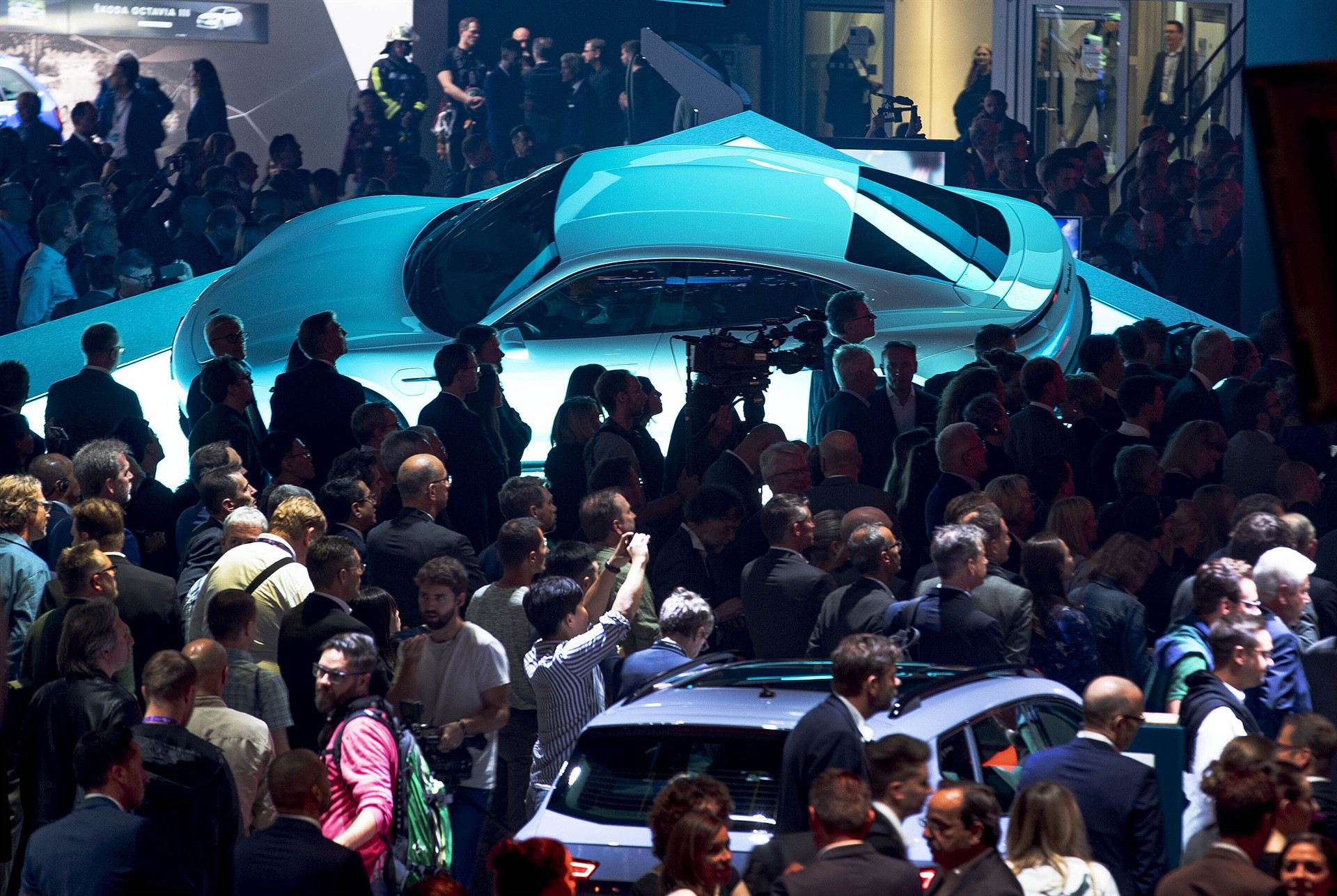 Dev fuara sayılı günler kaldı İşte yeni otomobillerin ilk görüntüleri