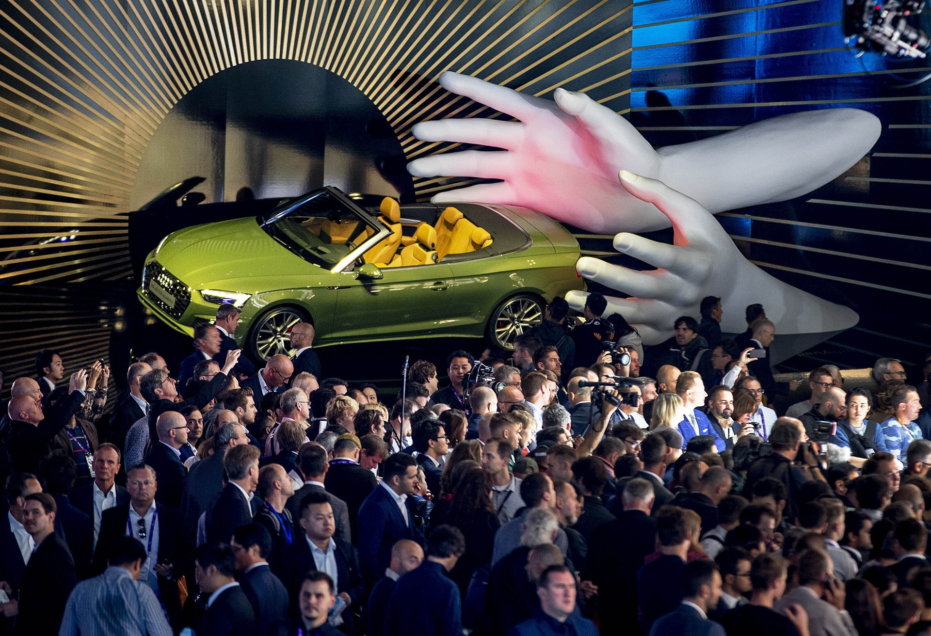 Dev fuara sayılı günler kaldı İşte yeni otomobillerin ilk görüntüleri